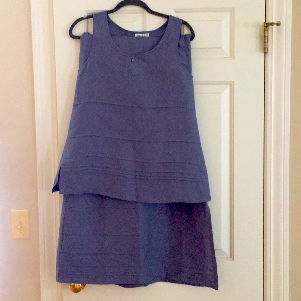 Beautiful matching top and skirt by river road